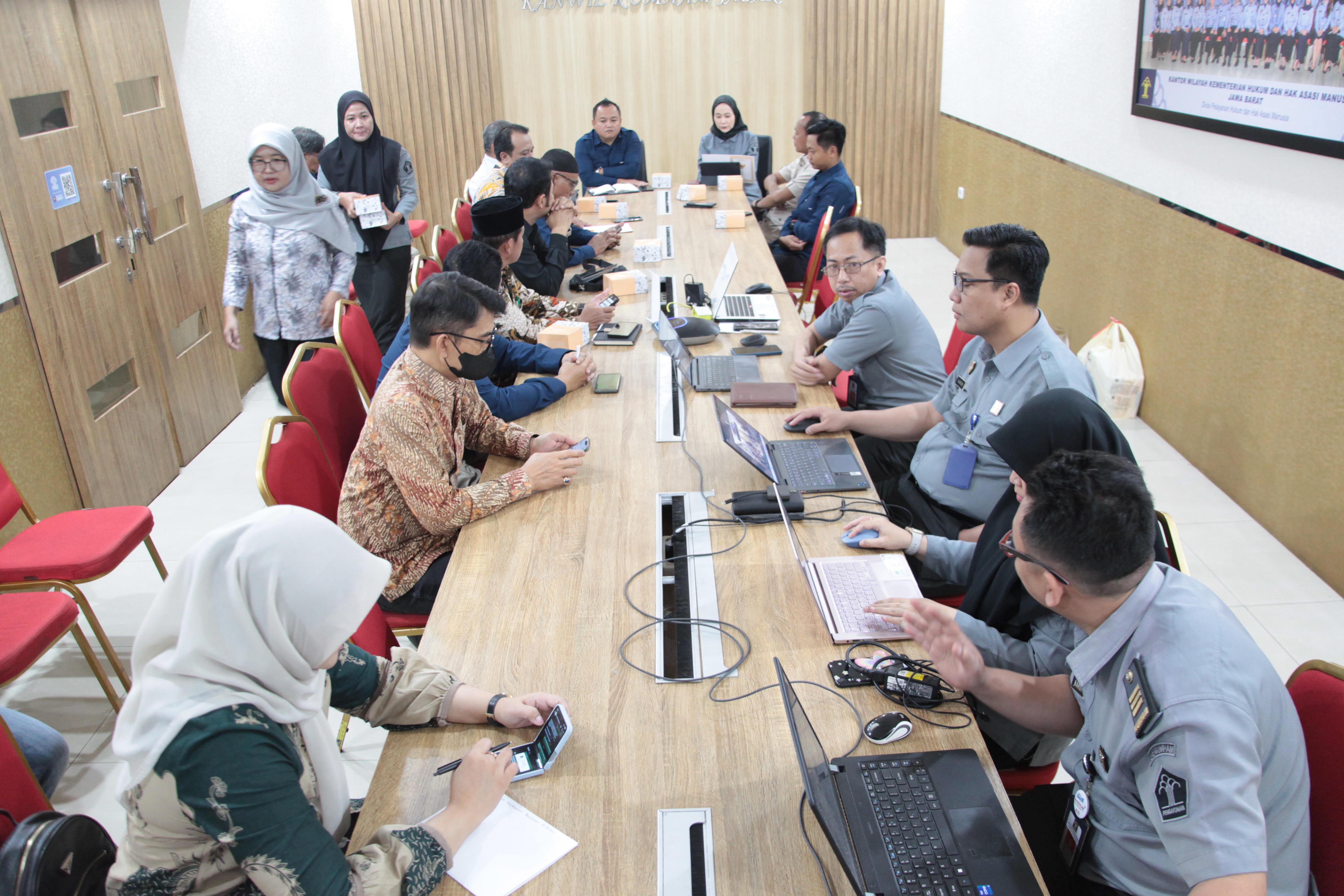 Tingkatkan Budaya Literasi, Kemenkum Jabar Beri Catatan Penting Raperda Perpustakaan Tasikmalaya